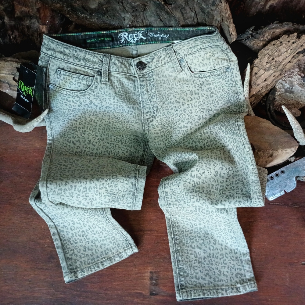 NWT Rock 47 by Wrangler skinny jeans(15.5" across waist)